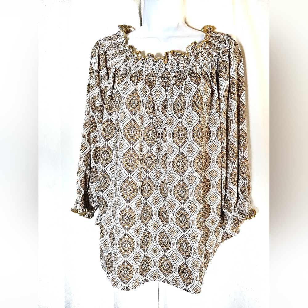 2/$20 Nwot MELLODAY M Smocked Neck Top